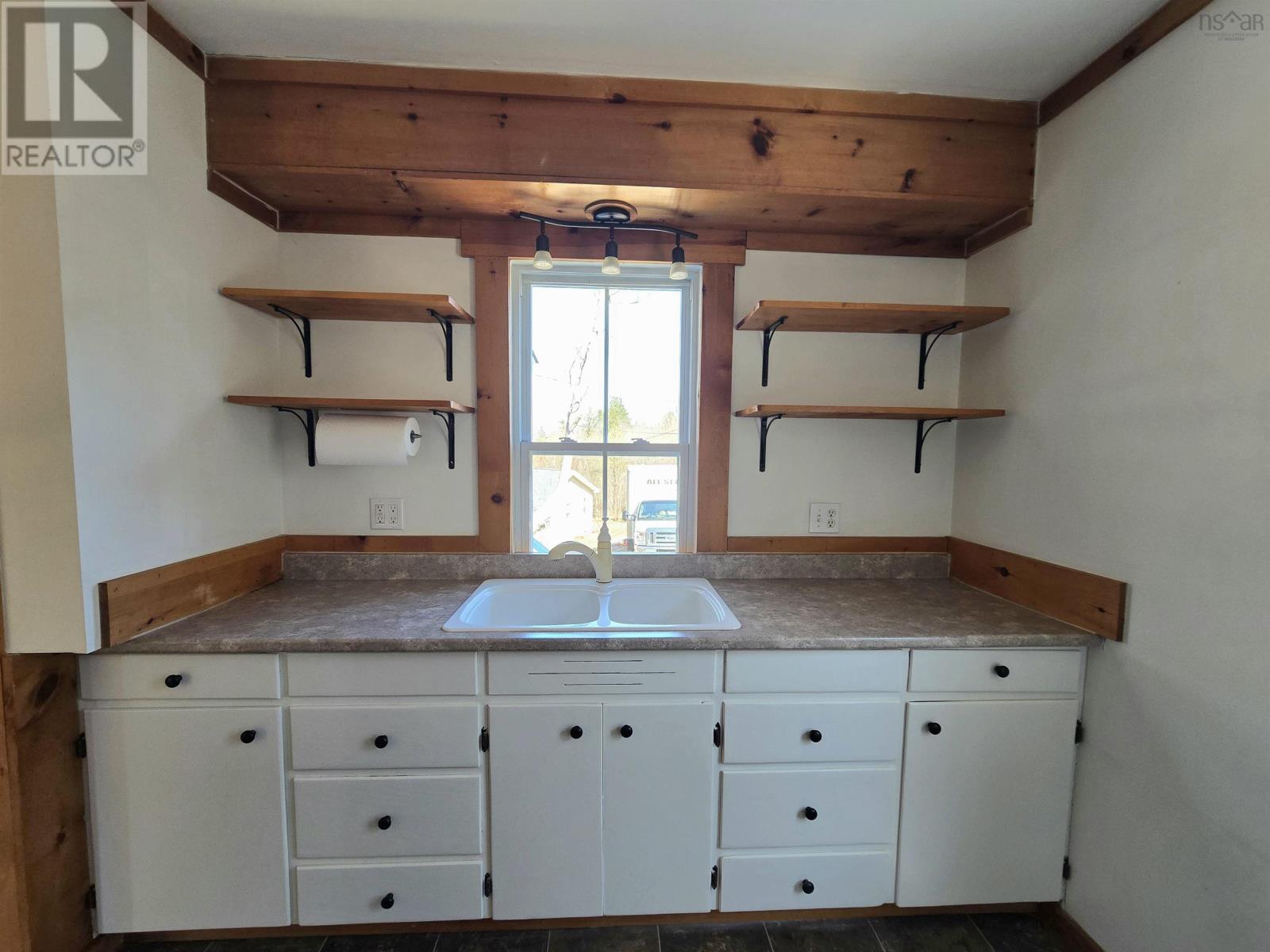 Property 9 of 19 of 41 Willow Avenue