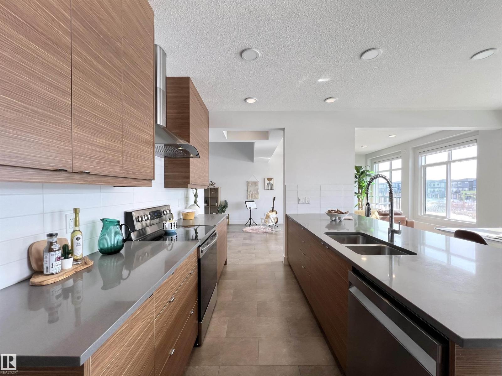 6055 KING LANDING LD SW, Edmonton