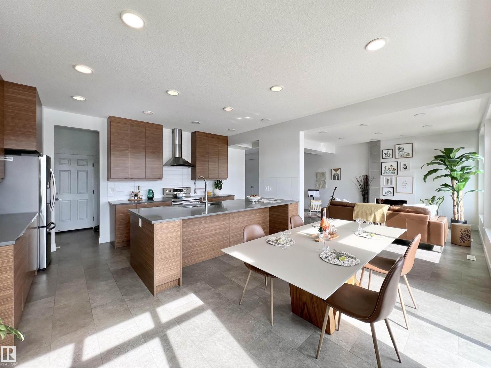 6055 KING LANDING LD SW, Edmonton