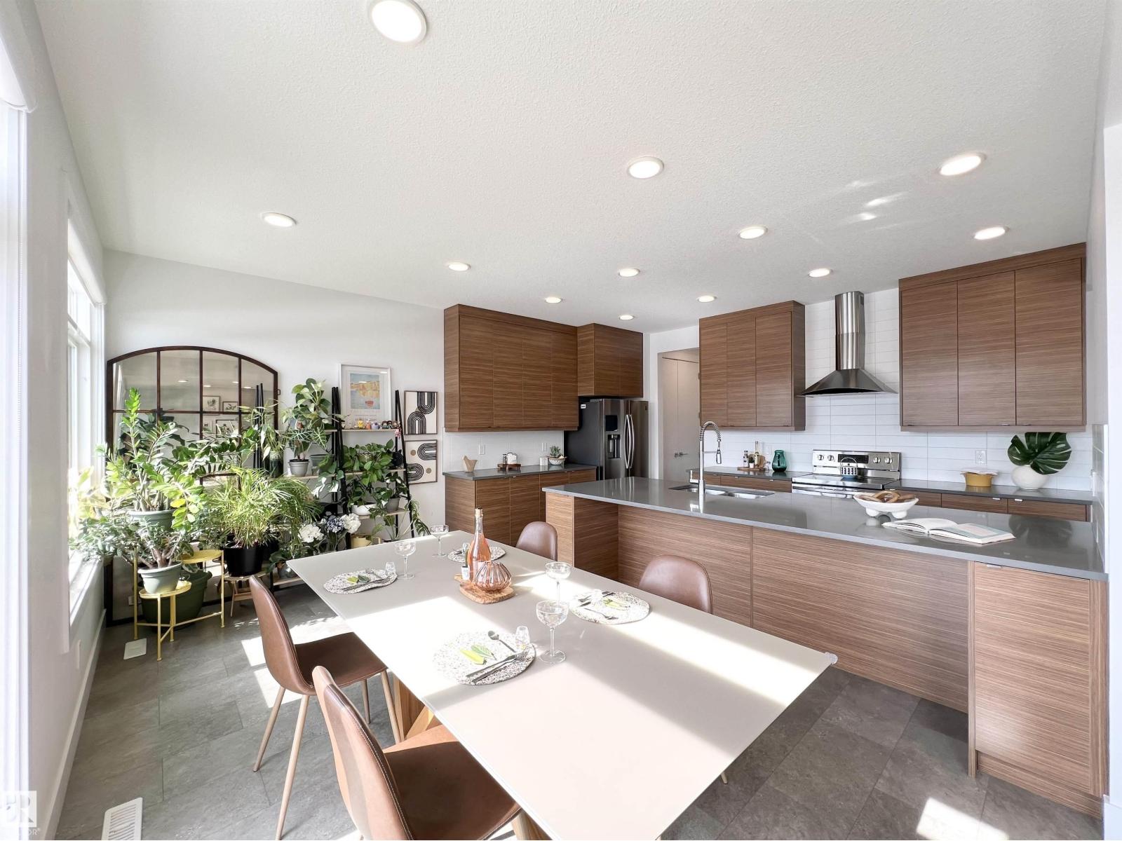 6055 KING LANDING LD SW, Edmonton