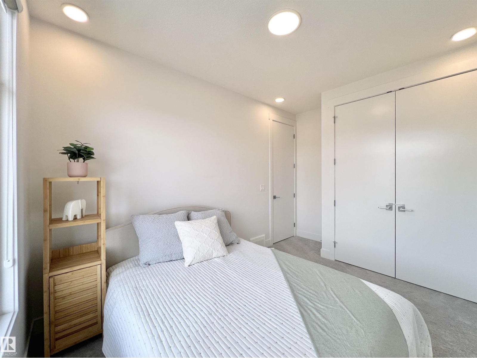 6055 KING LANDING LD SW, Edmonton