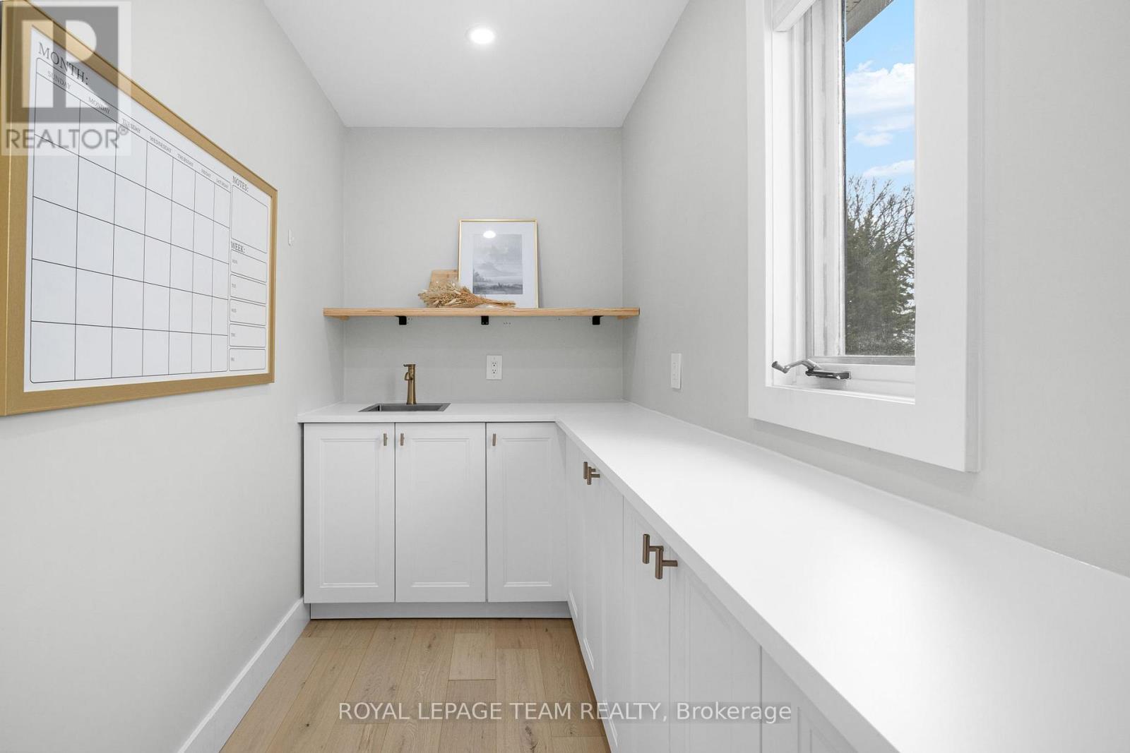 1386 JOHNSTON DRIVE - 11