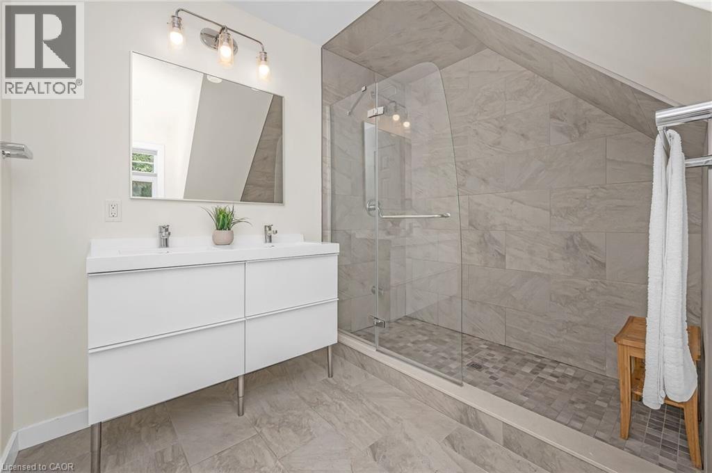 285 SURREY Drive - 31