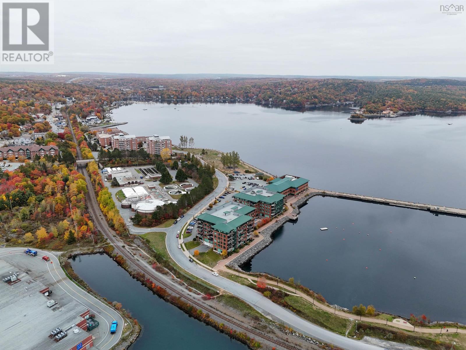 Property 25 of 34 of 305 220 Waterfront Drive