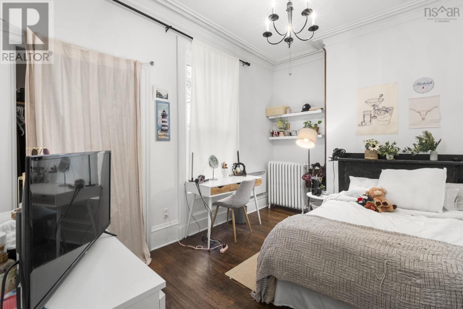 Property 18 of 45 of 1538 Lemarchant Street