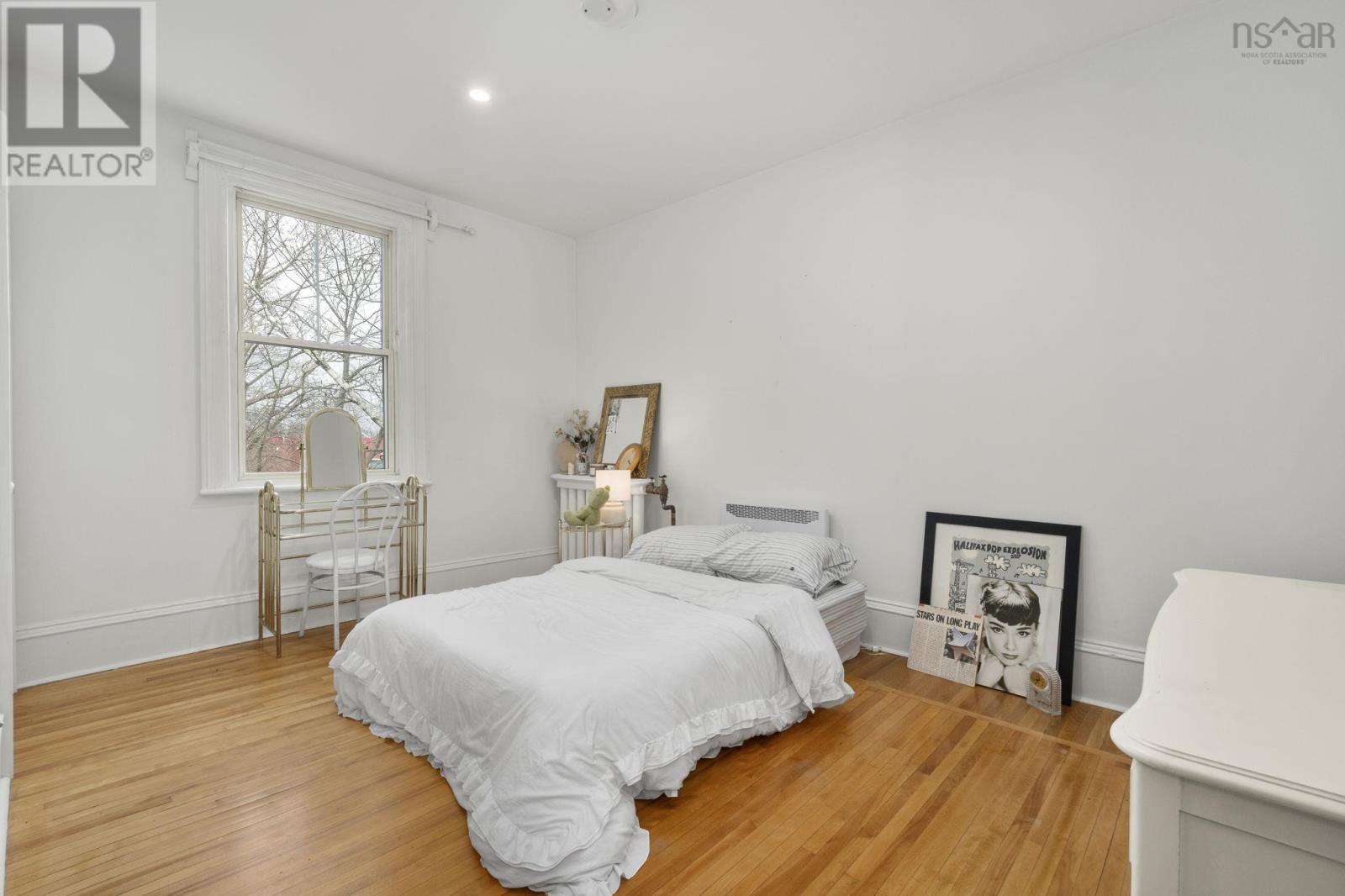 Property 21 of 45 of 1538 Lemarchant Street