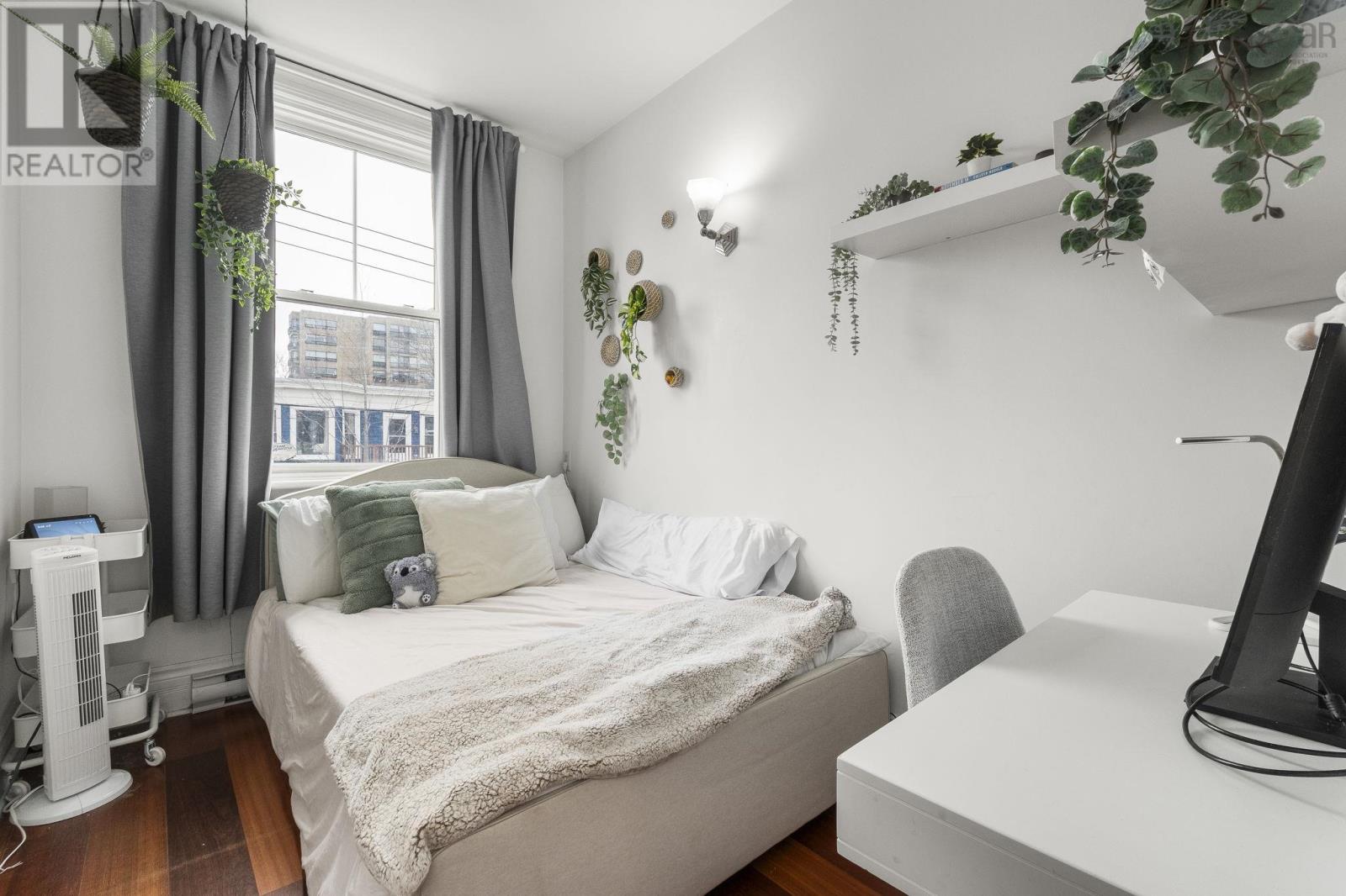 Property 26 of 45 of 1538 Lemarchant Street