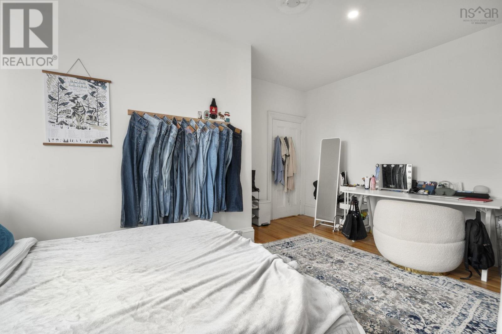 Property 25 of 45 of 1538 Lemarchant Street