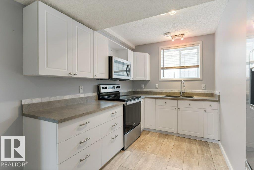 1 ERINWOODS PL, St. Albert