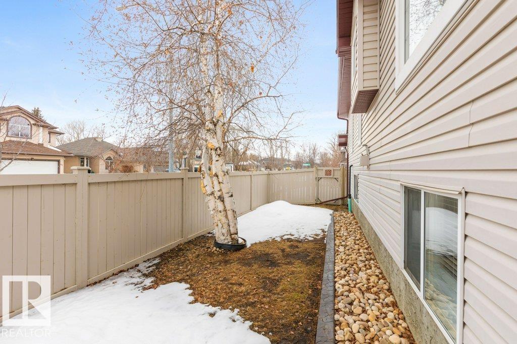 1 ERINWOODS PL, St. Albert
