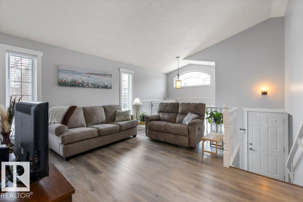 1 ERINWOODS PL, St. Albert