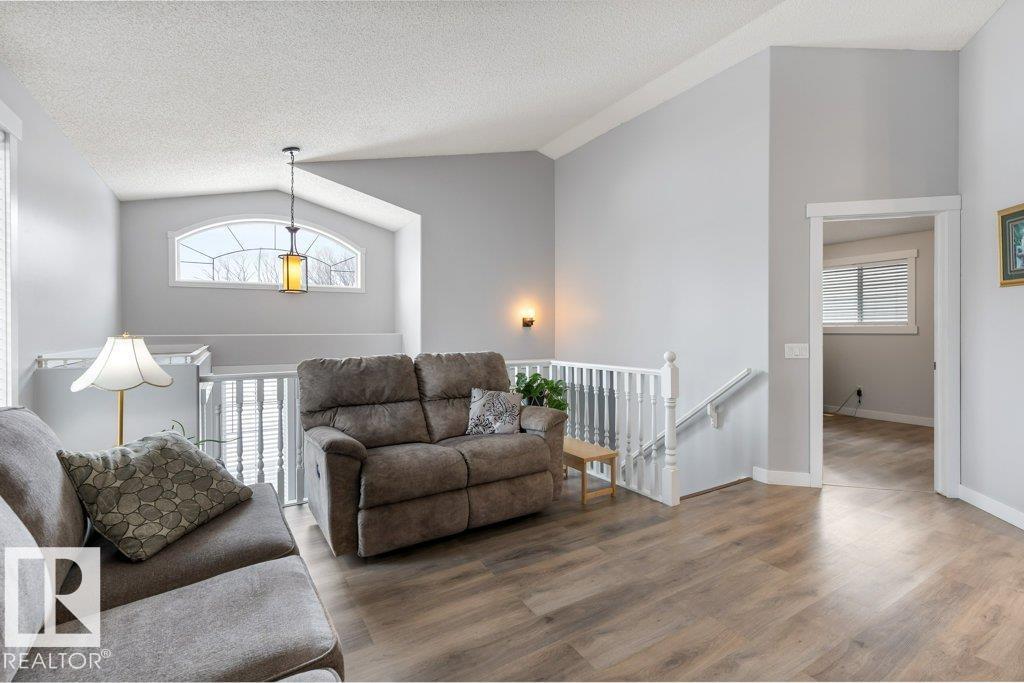 1 ERINWOODS PL, St. Albert