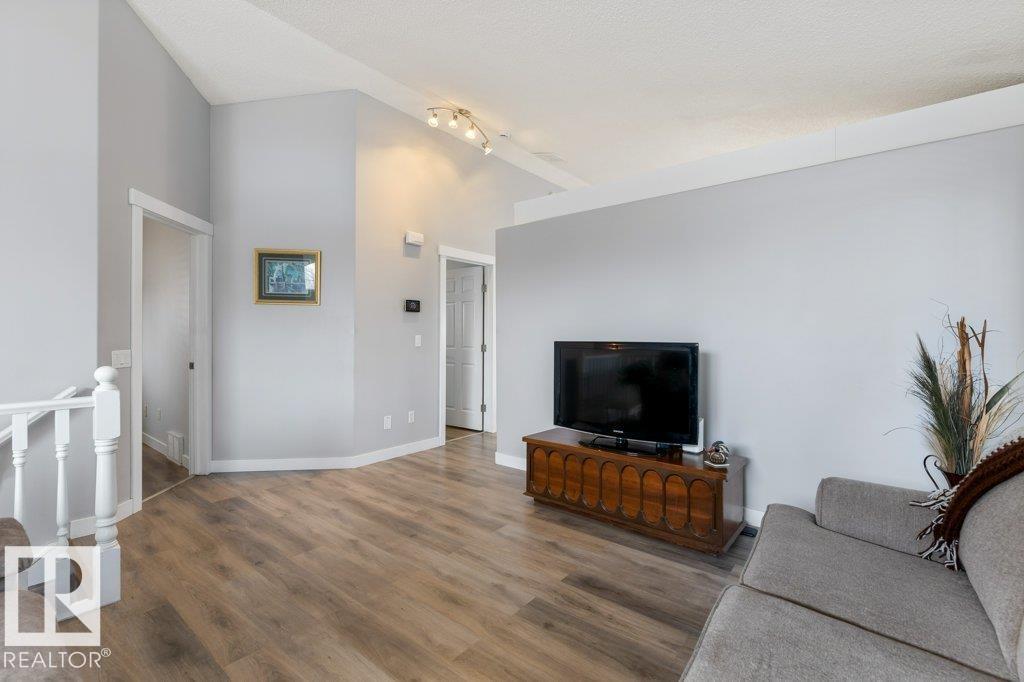 1 ERINWOODS PL, St. Albert