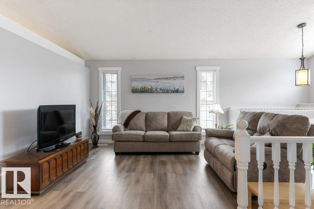 1 ERINWOODS PL, St. Albert