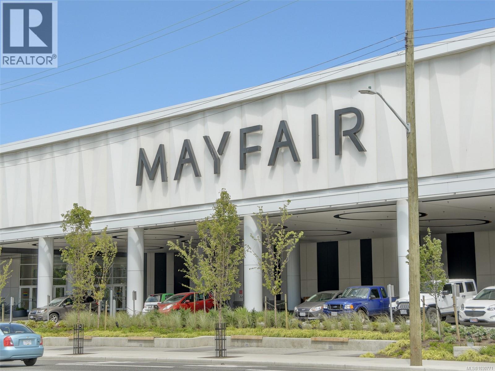 201 991 Cloverdale Avenue, Saanich