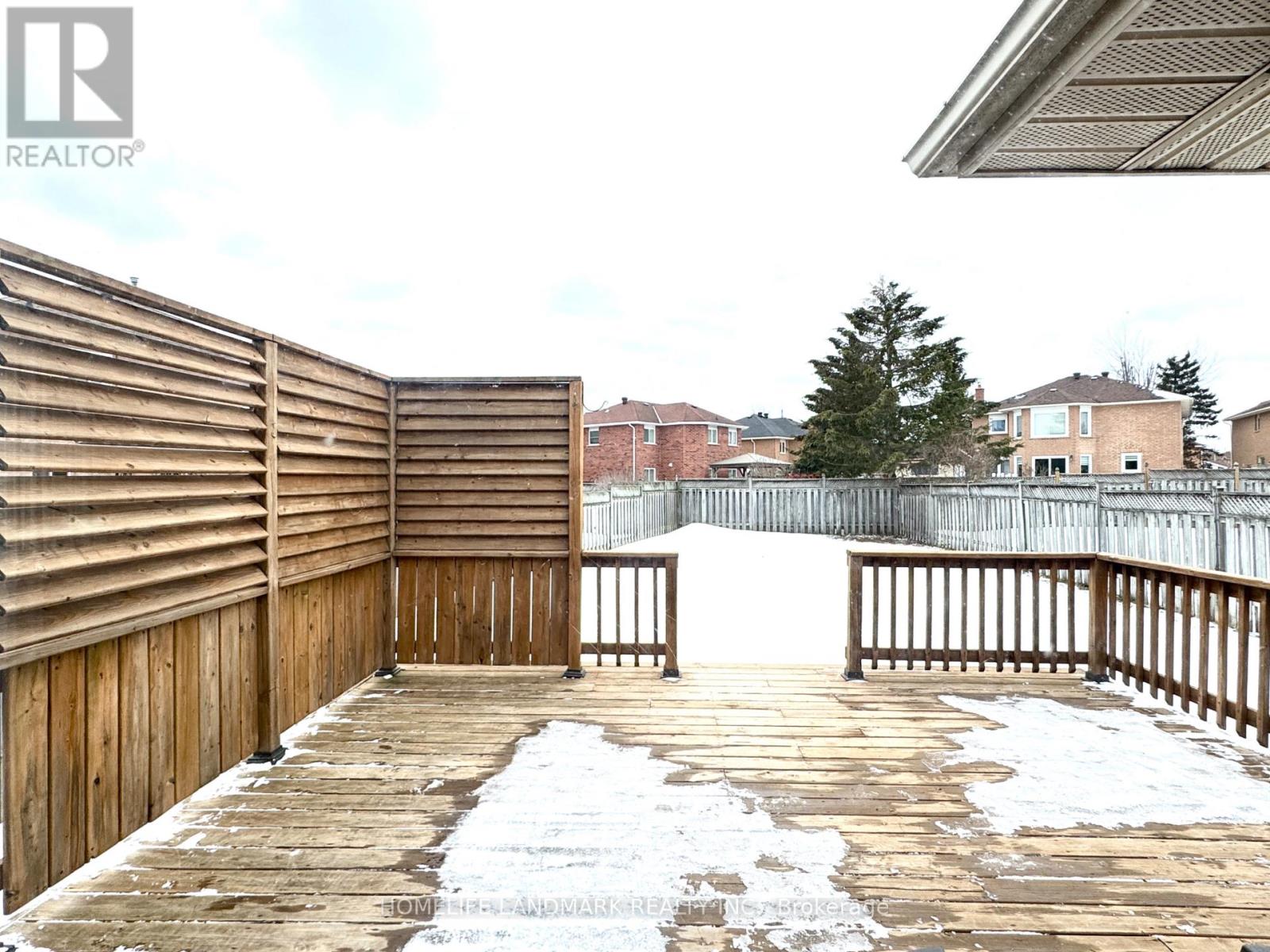 32 SIMMONS CRESCENT - 17