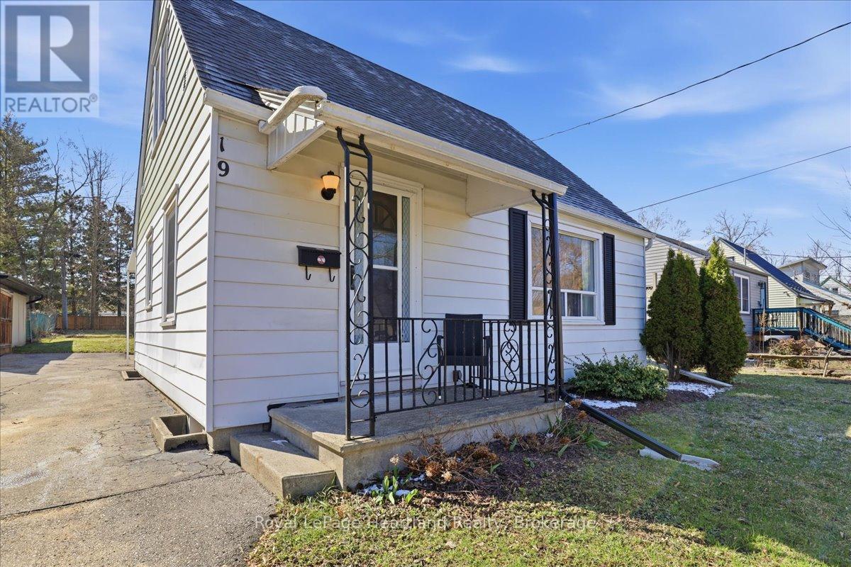 19 Perth Road, Kitchener, Ontario N2M3G6 - Photo 3