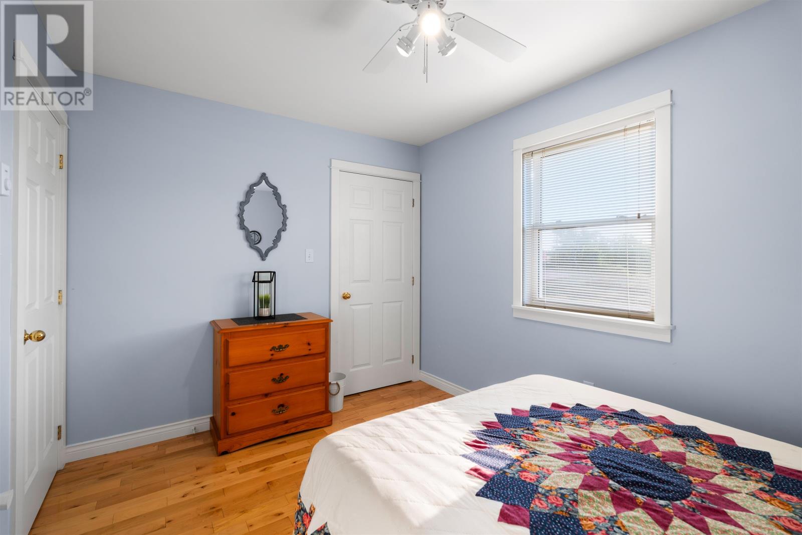 11 HEBRIDES LANE - 28