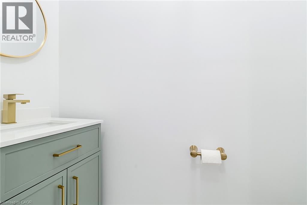 5475 LAKESHORE Road Unit# 4, Burlington, Ontario, L7L1E1 — Photo 12