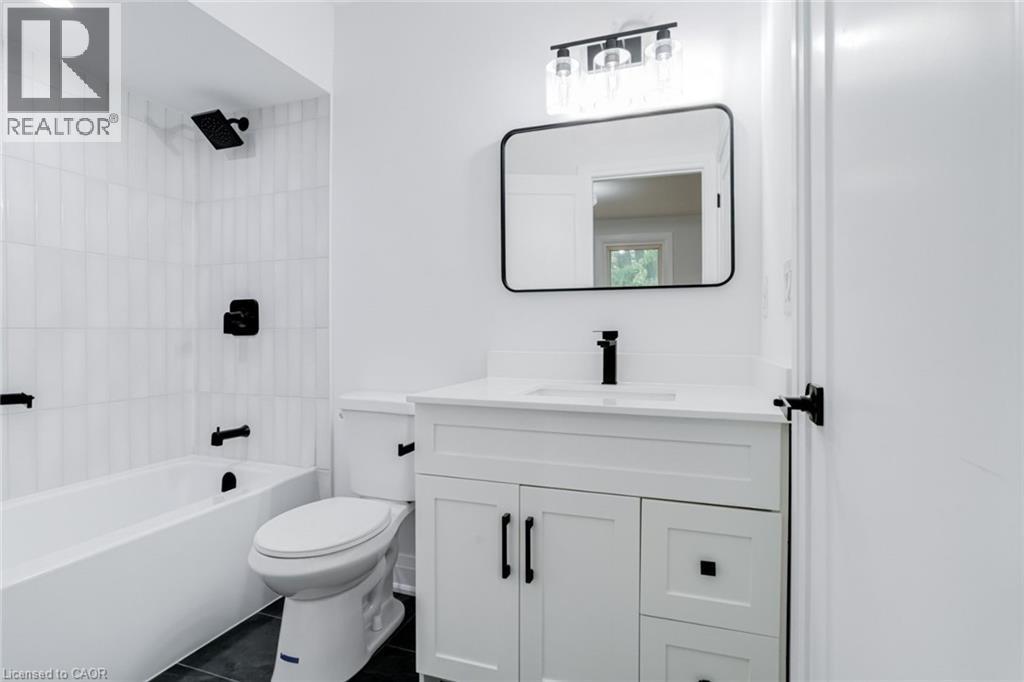 5475 LAKESHORE Road Unit# 4, Burlington, Ontario, L7L1E1 — Photo 15