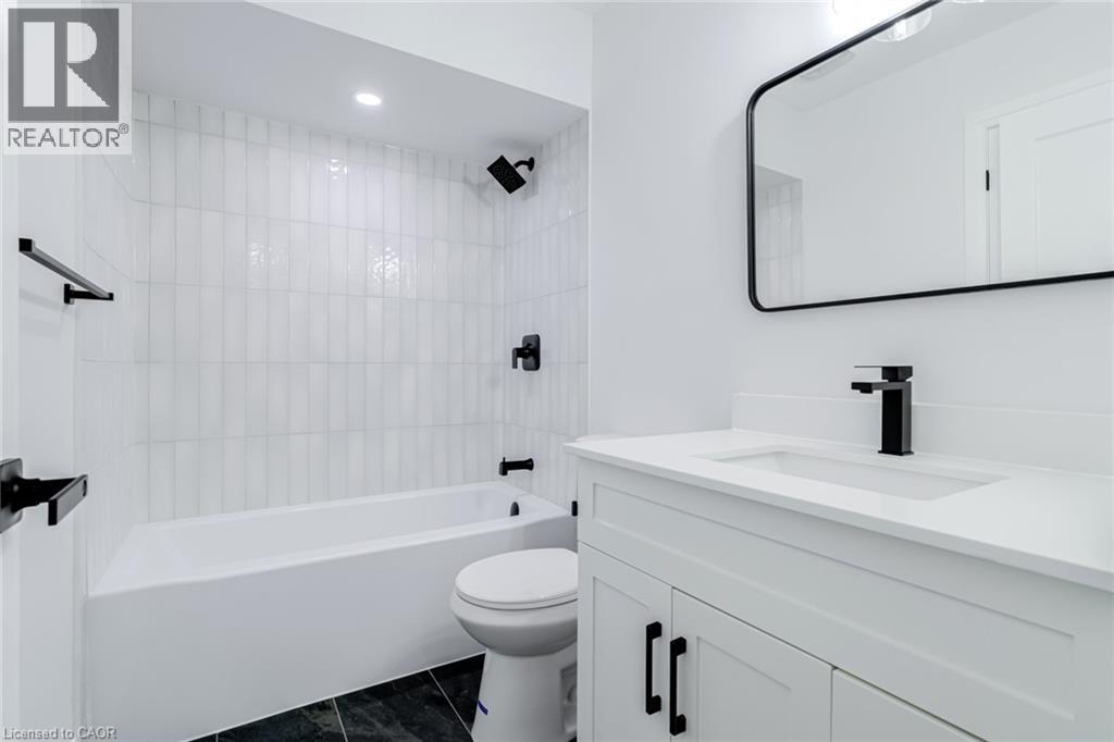 5475 LAKESHORE Road Unit# 4, Burlington, Ontario, L7L1E1 — Photo 16