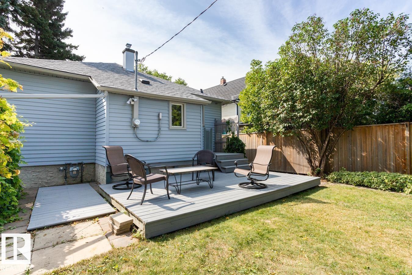 8736 76 AV NW, Edmonton