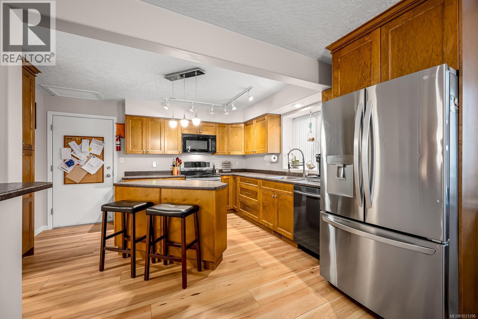 1103 View Pl, Courtenay