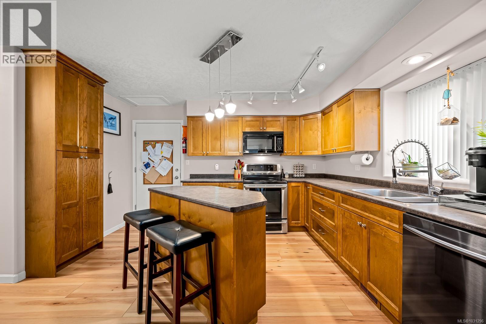 1103 View Pl, Courtenay