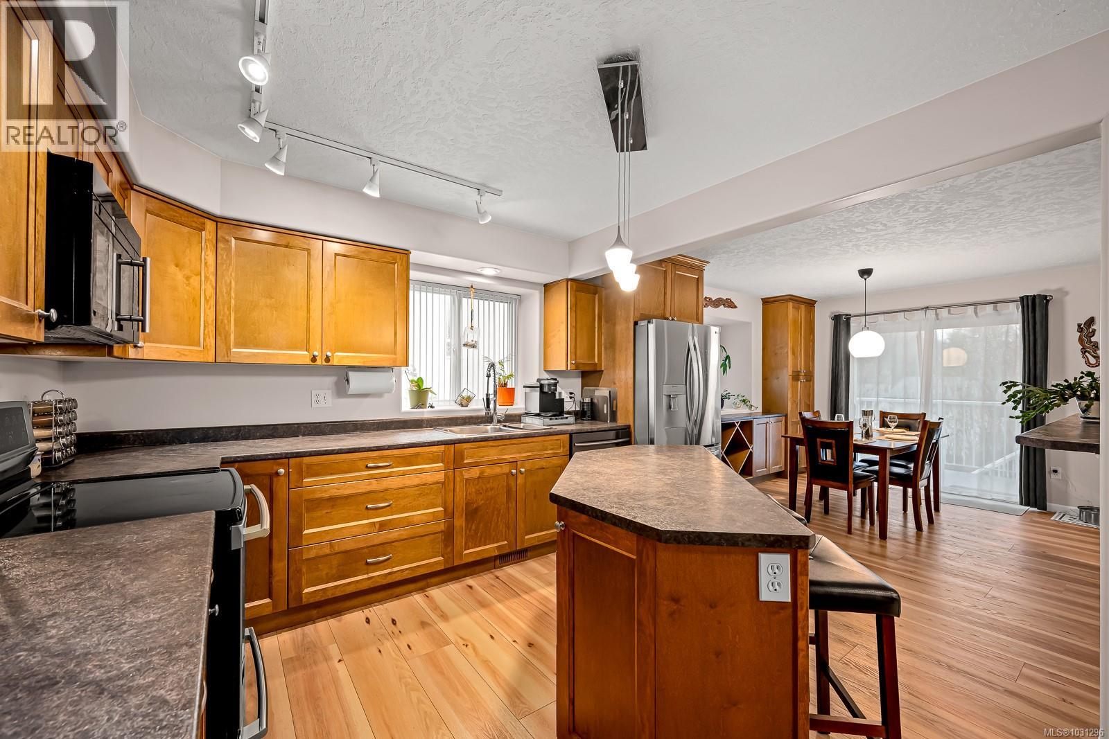 1103 View Pl, Courtenay