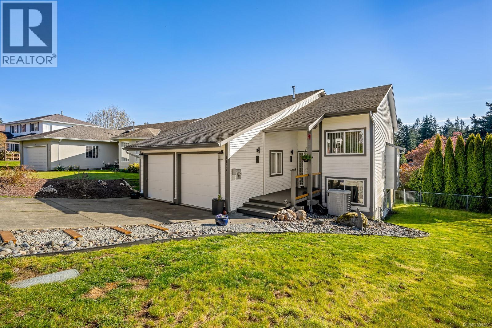 1103 View Pl, Courtenay