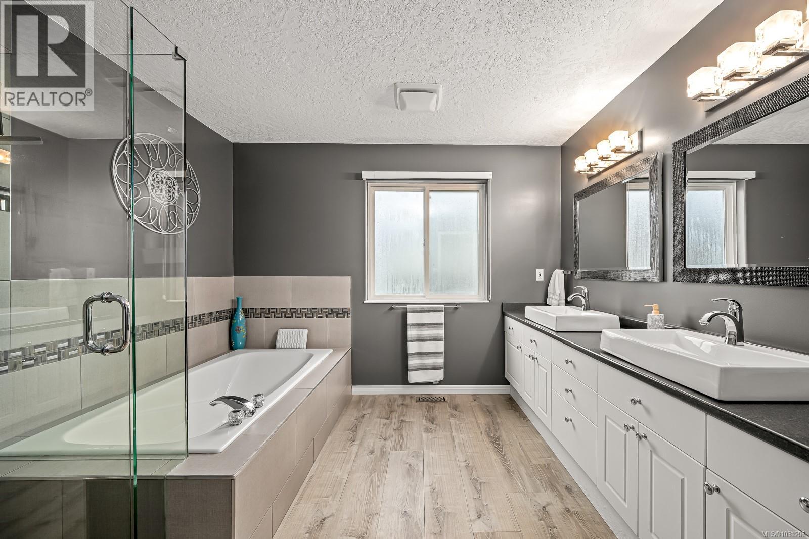 1103 View Pl, Courtenay