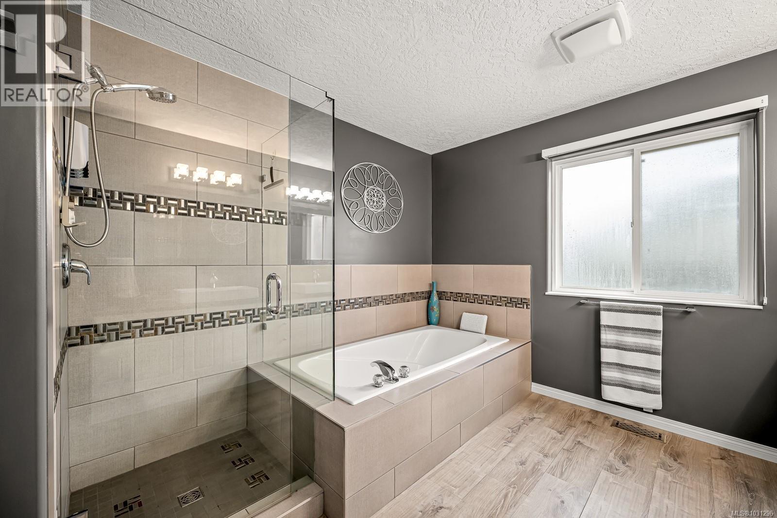 1103 View Pl, Courtenay