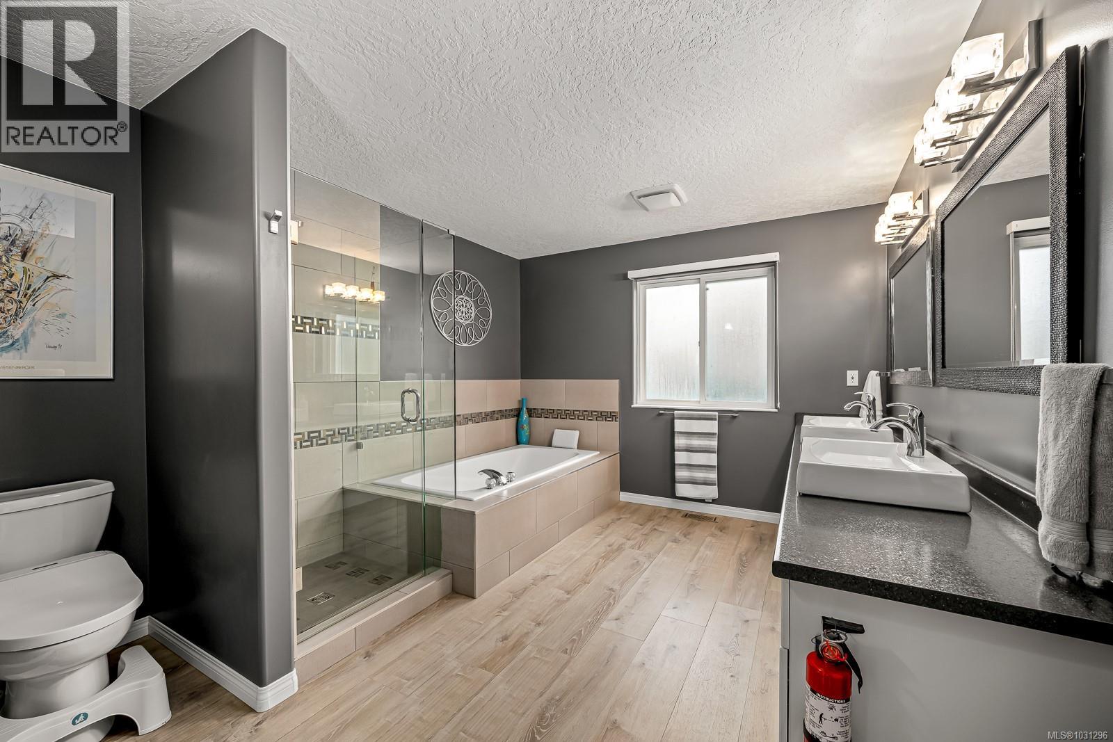 1103 View Pl, Courtenay