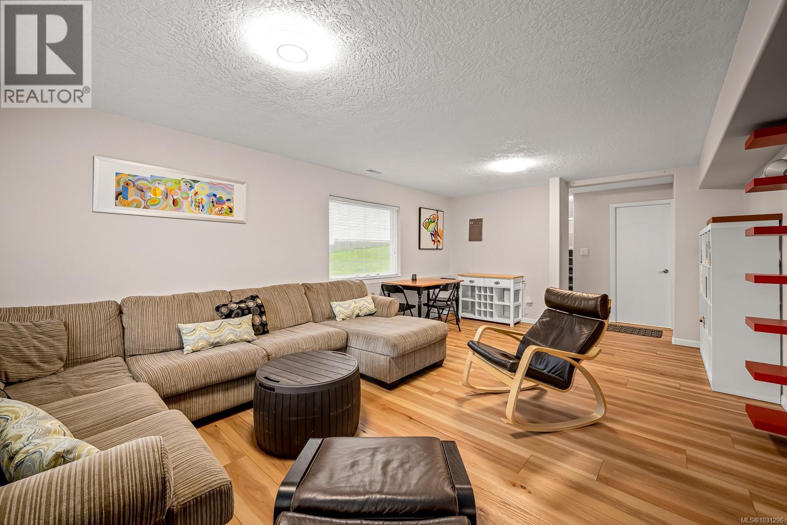 1103 View Pl, Courtenay