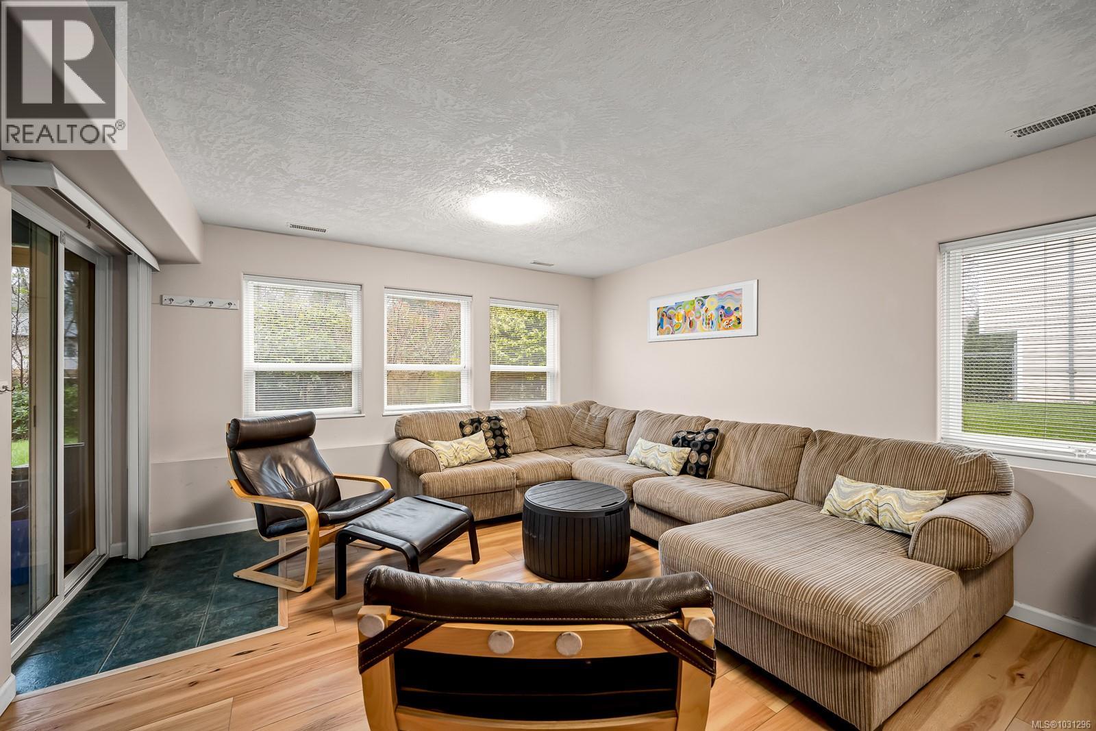 1103 View Pl, Courtenay