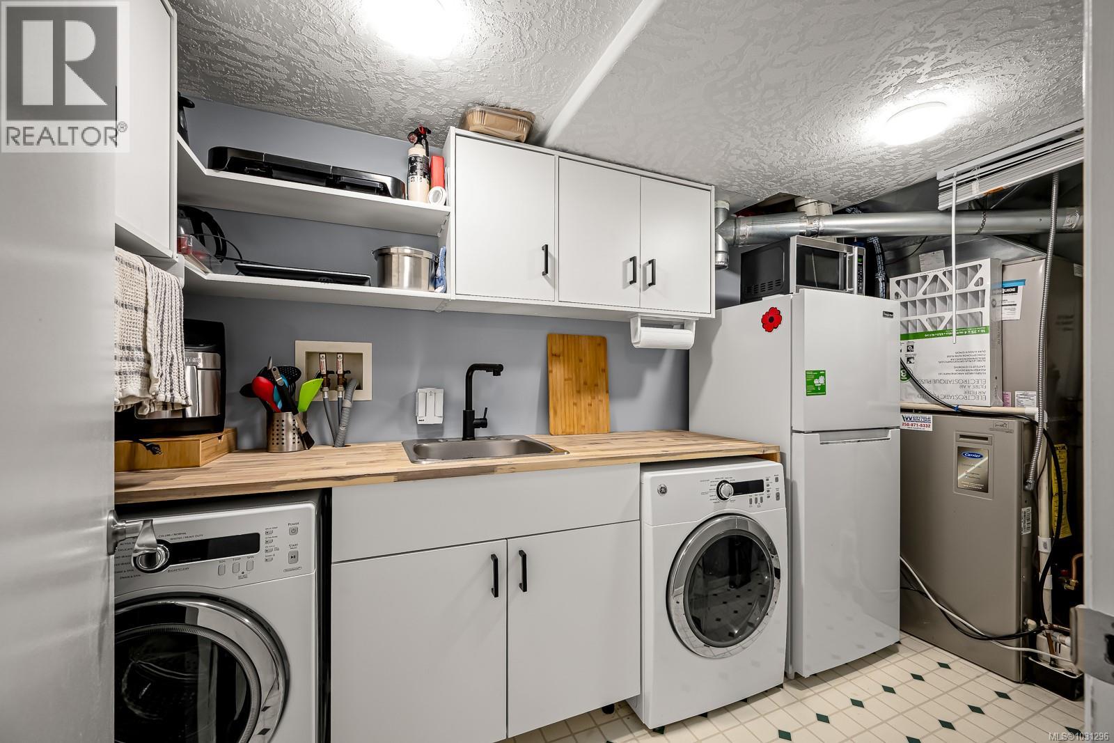 1103 View Pl, Courtenay