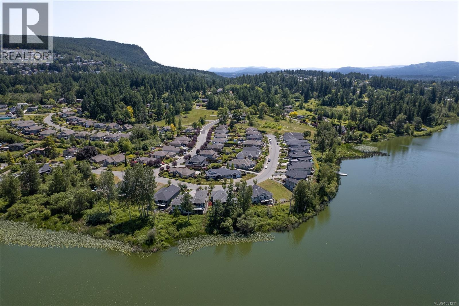 Aerial view of lot of neighbourhood