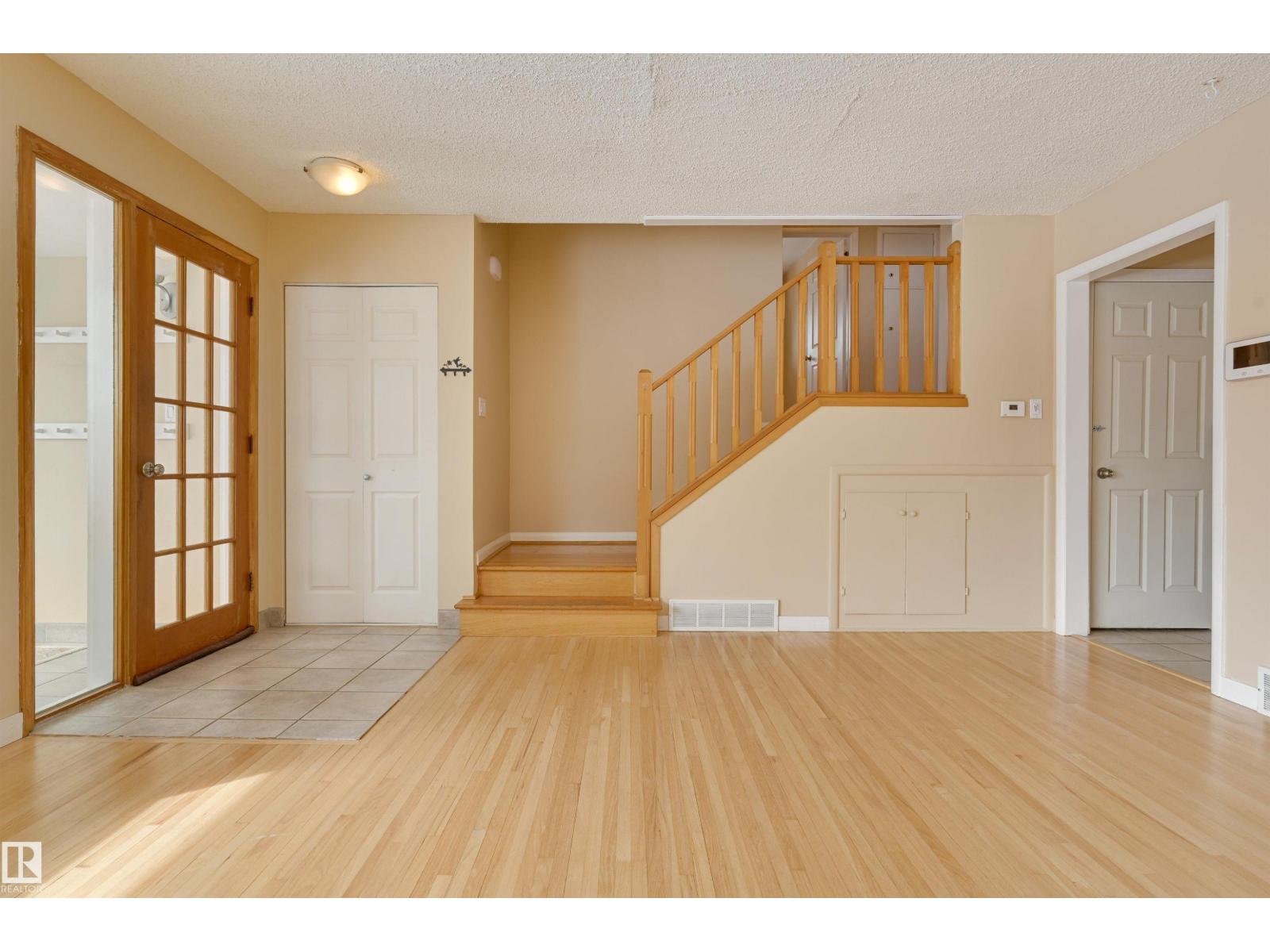 15914 92A AV NW, Edmonton