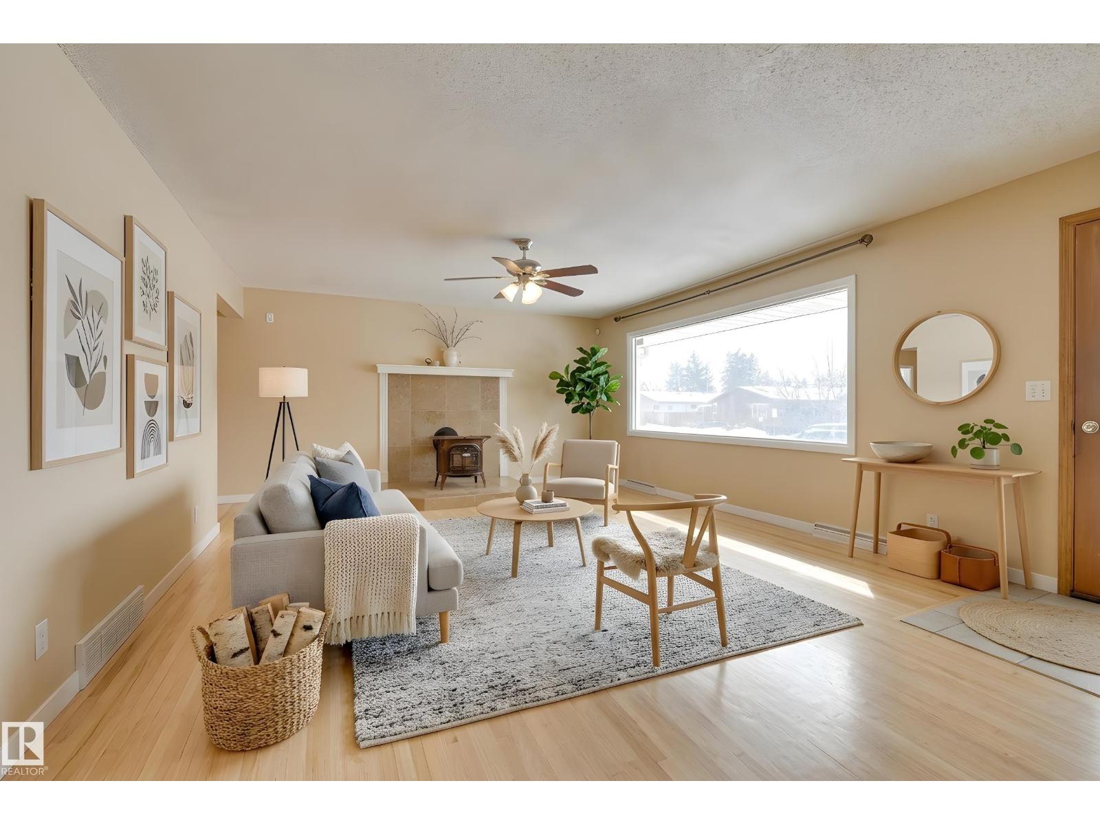 15914 92A AV NW, Edmonton