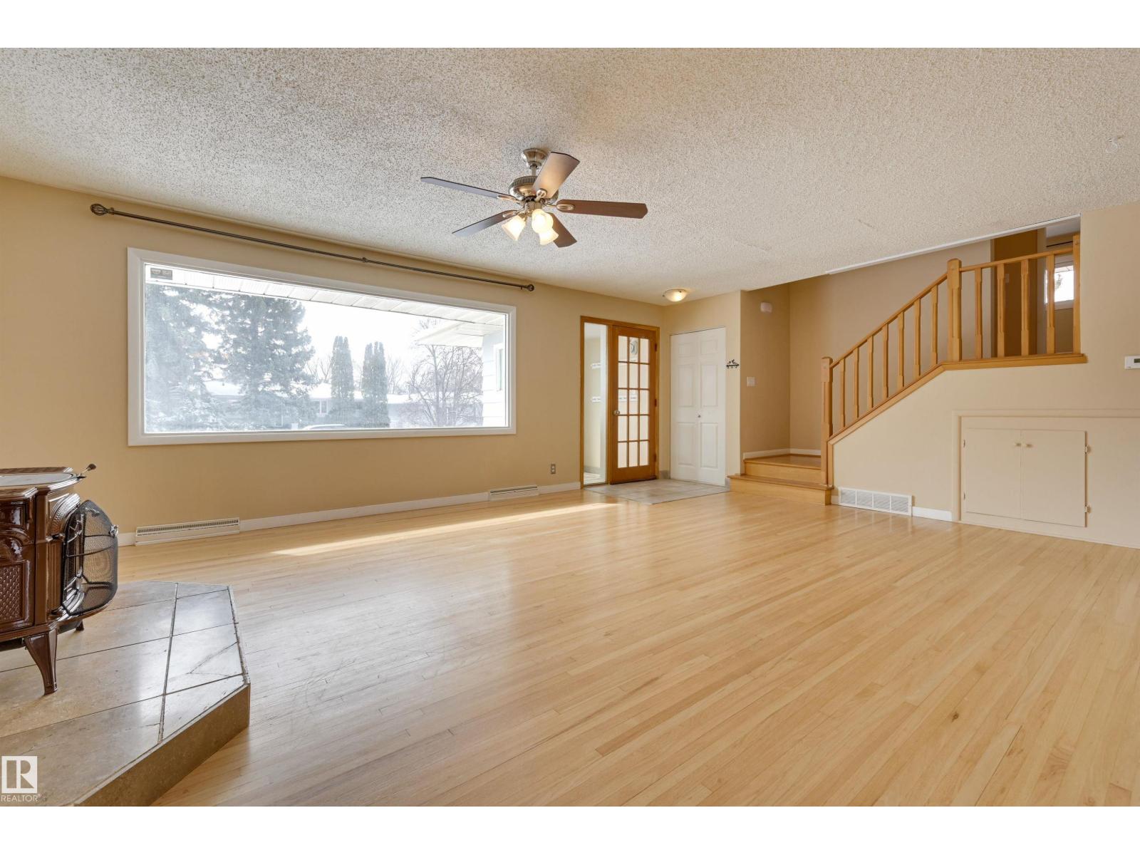 15914 92A AV NW, Edmonton