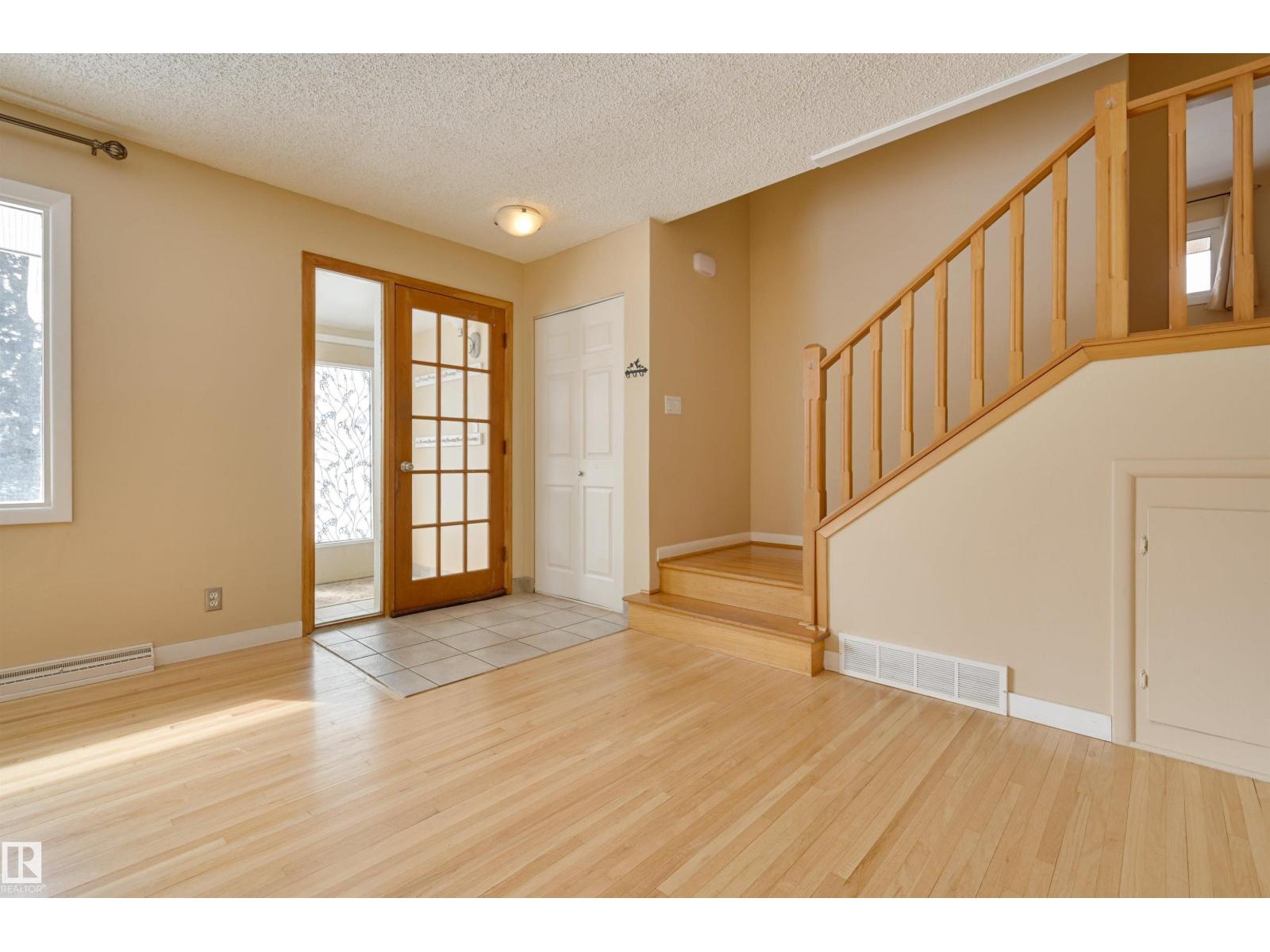 15914 92A AV NW, Edmonton