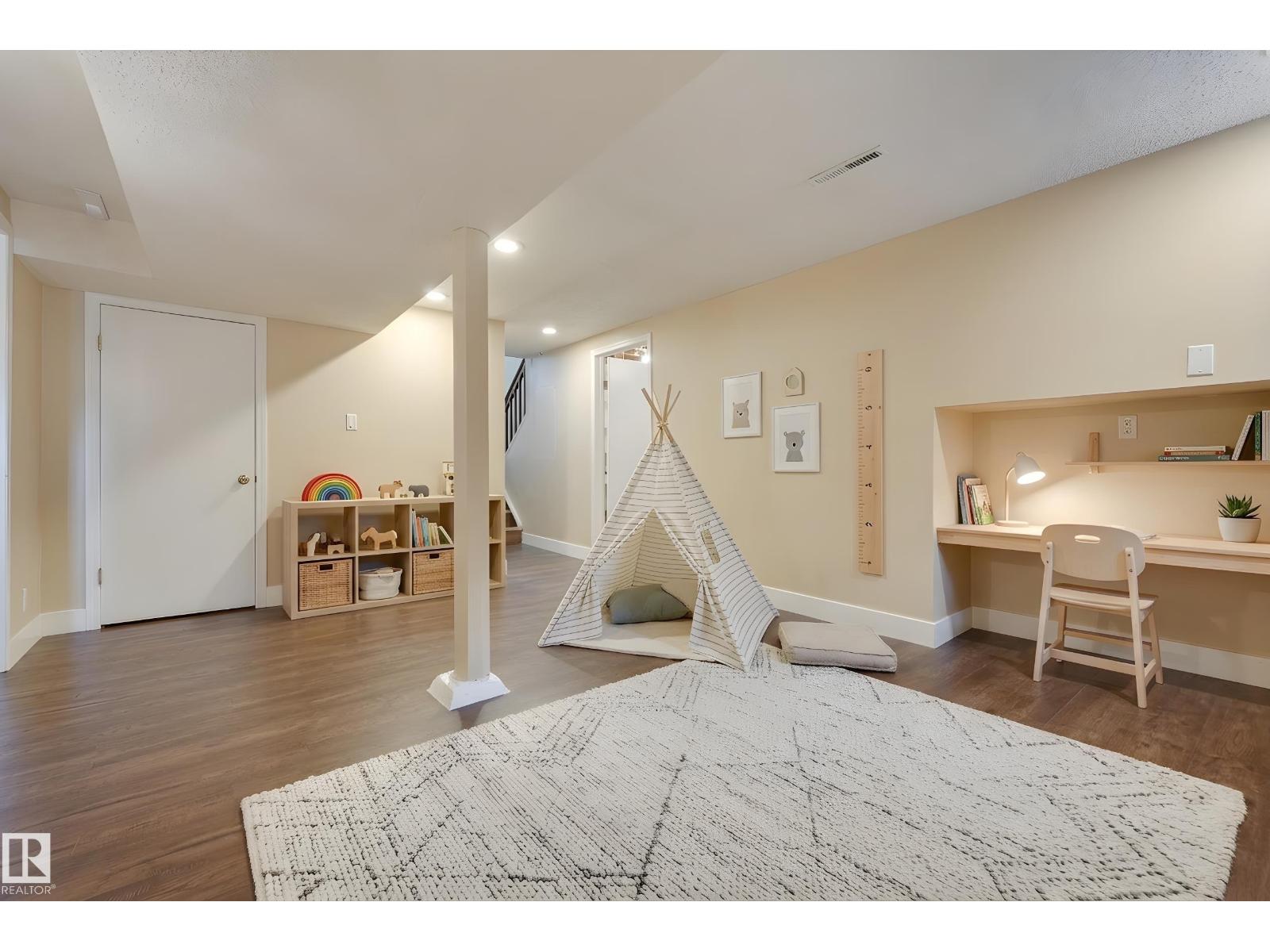 15914 92A AV NW, Edmonton