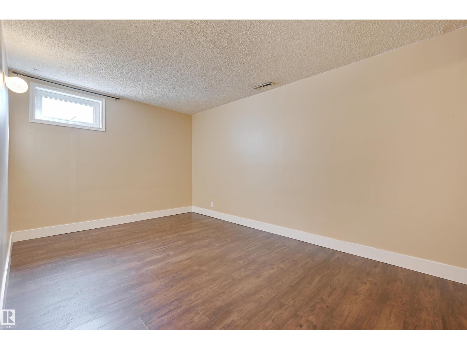 15914 92A AV NW, Edmonton