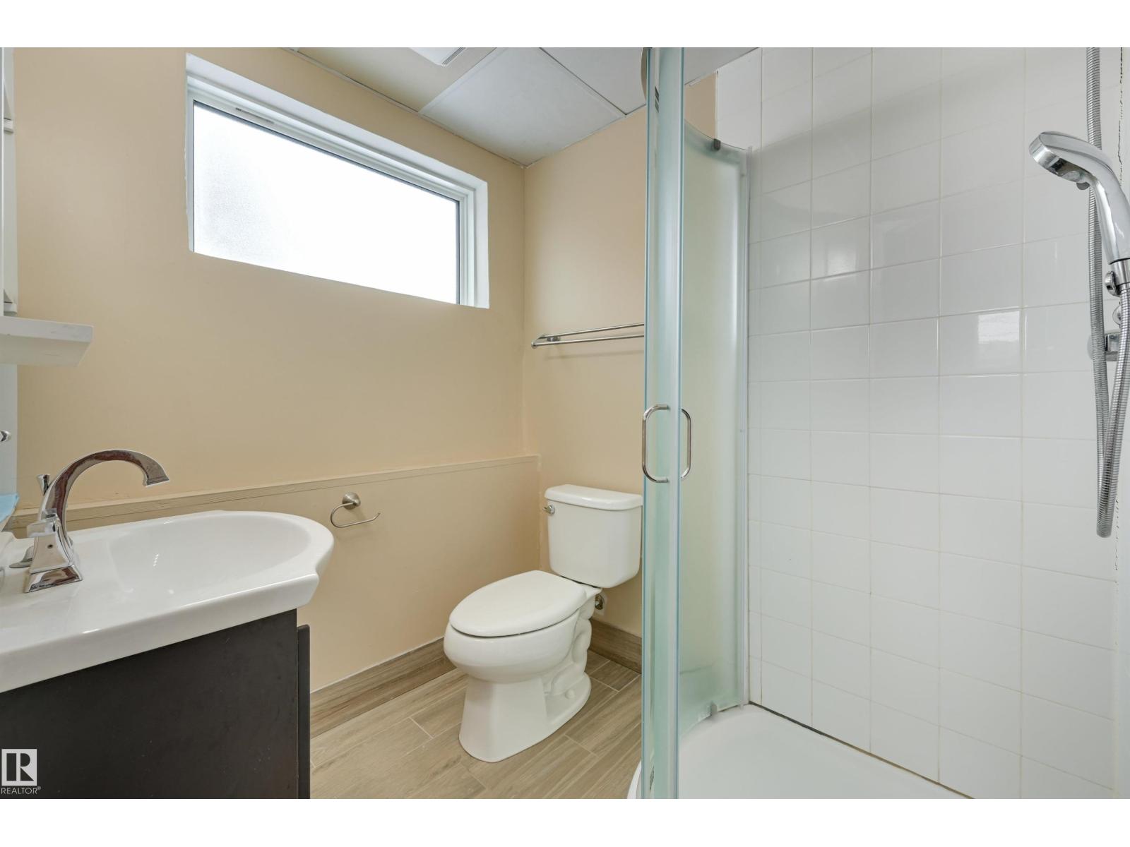 15914 92A AV NW, Edmonton