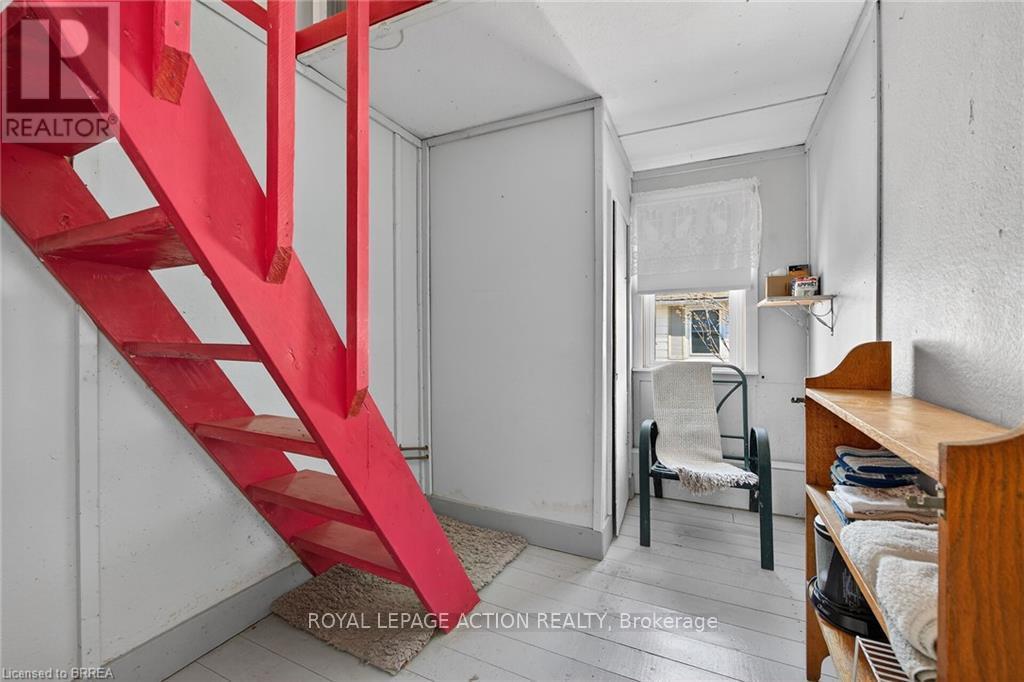 88 ERIE BOULEVARD - 23