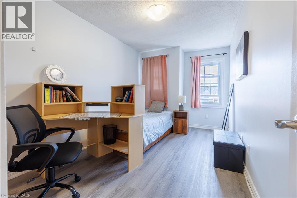 #5 1570 RICHMOND Street - 17