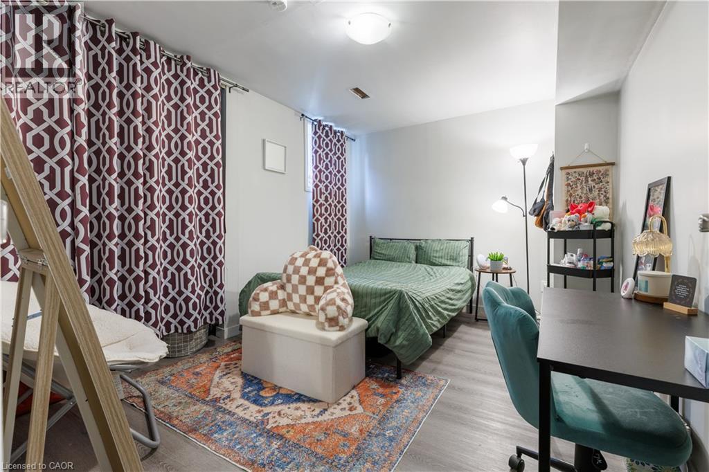 #5 1570 RICHMOND Street - 19