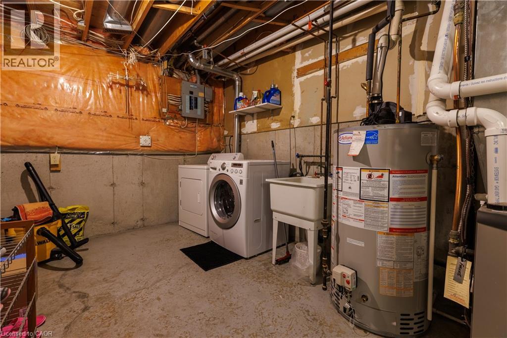 #5 1570 RICHMOND Street - 23