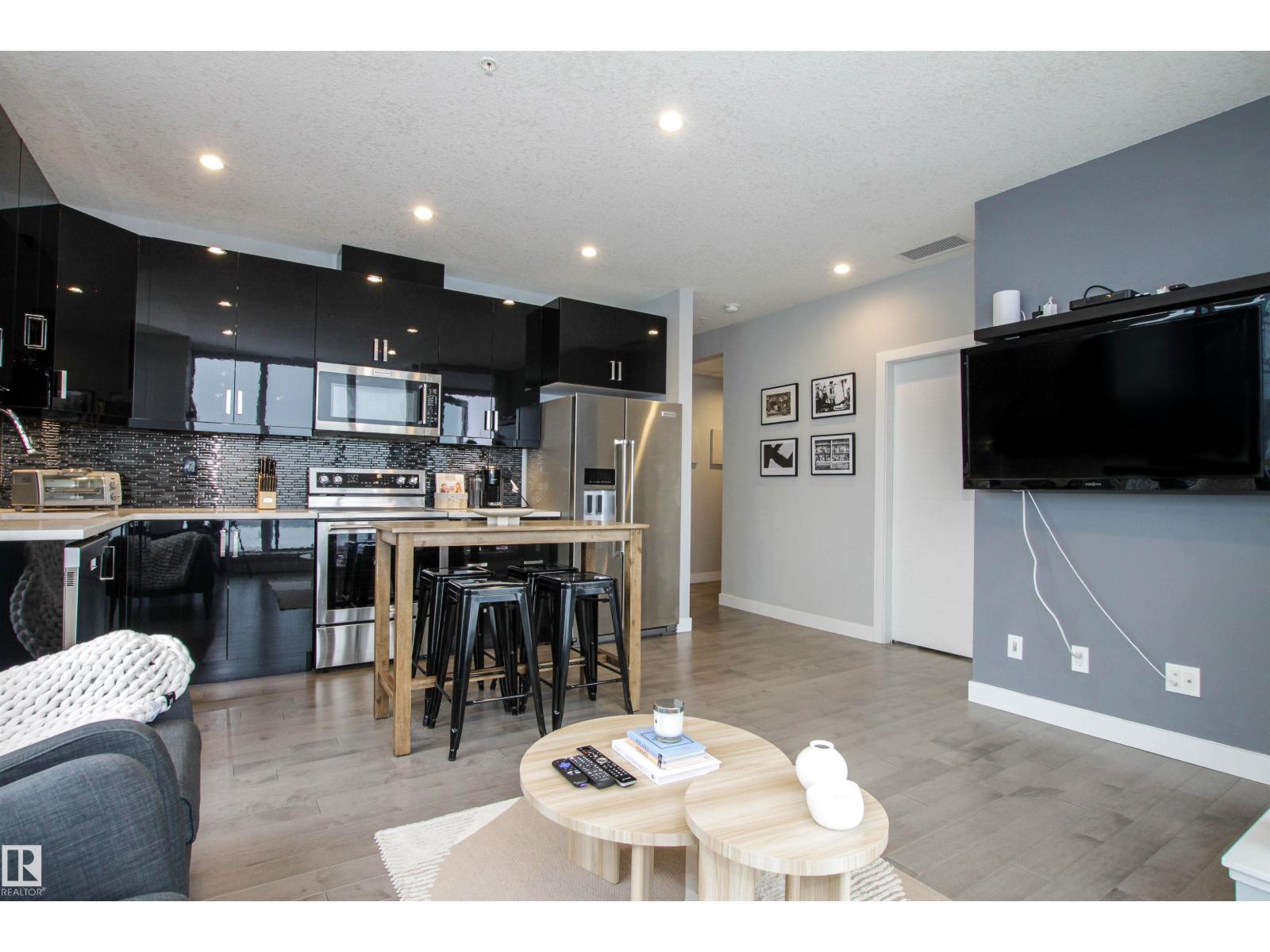 #2003 10238 103 ST NW, Edmonton