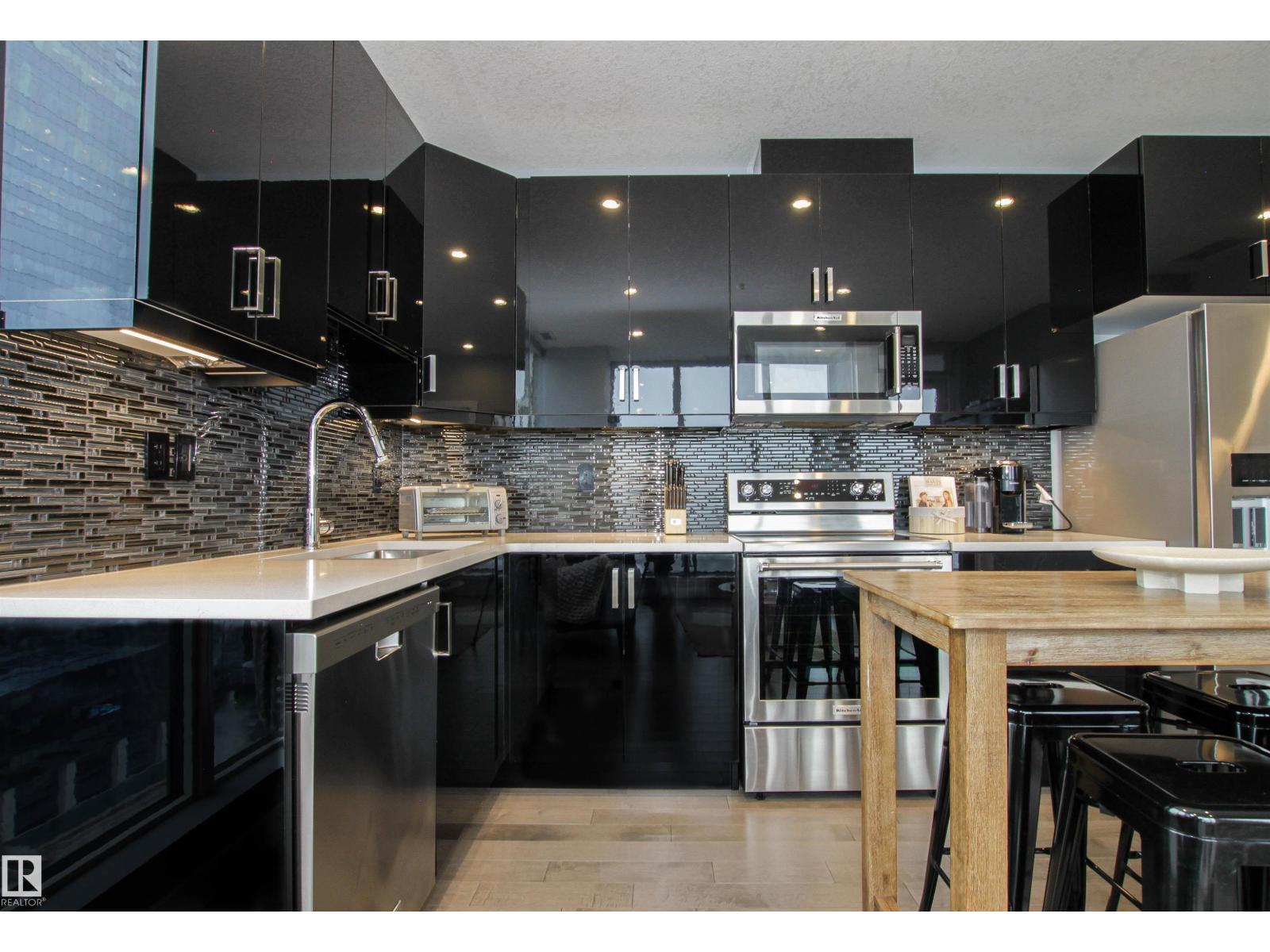 #2003 10238 103 ST NW, Edmonton